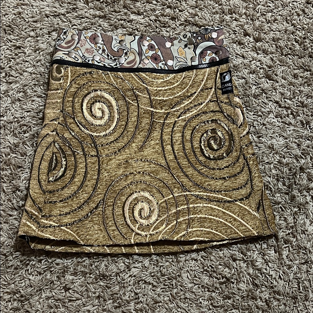 Zand Amsterdam Elegant Gold Swirl Mini Skirt